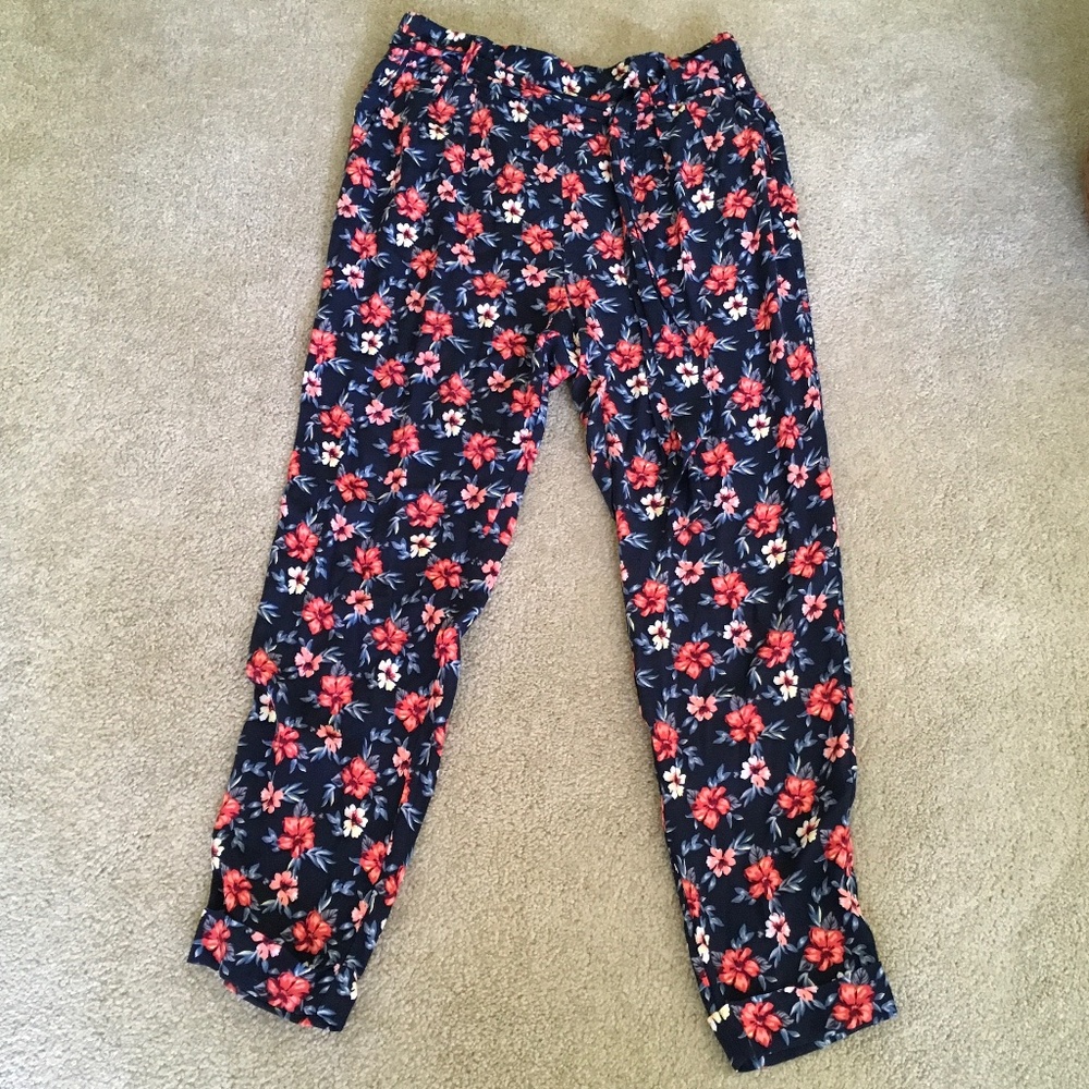 Hollister size M floral print pants with pockets